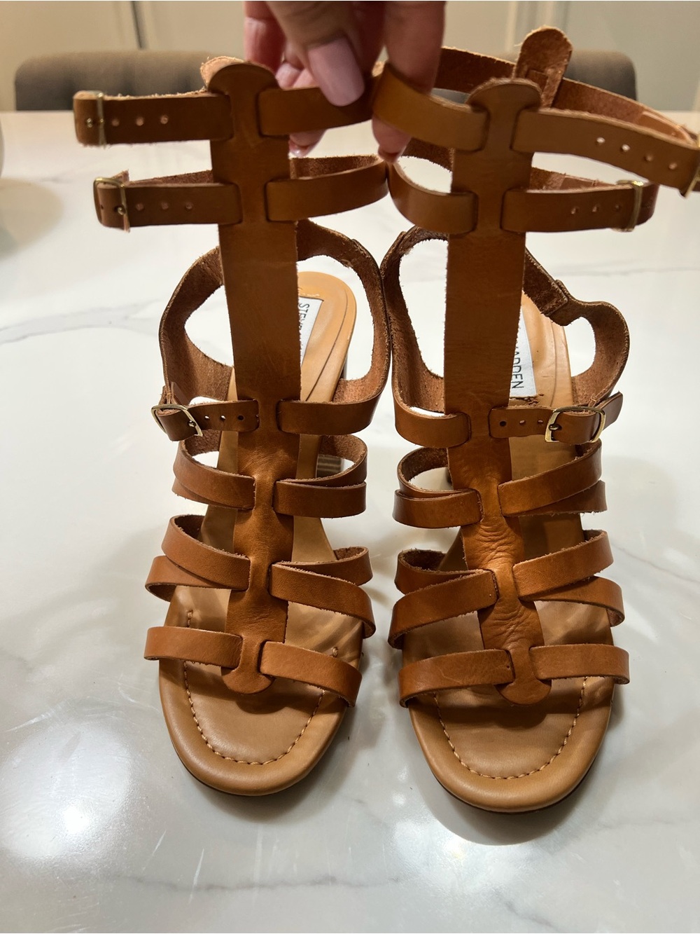 New Steve Madden Leather Tan Strappy Block Heel Sandals. Size 9